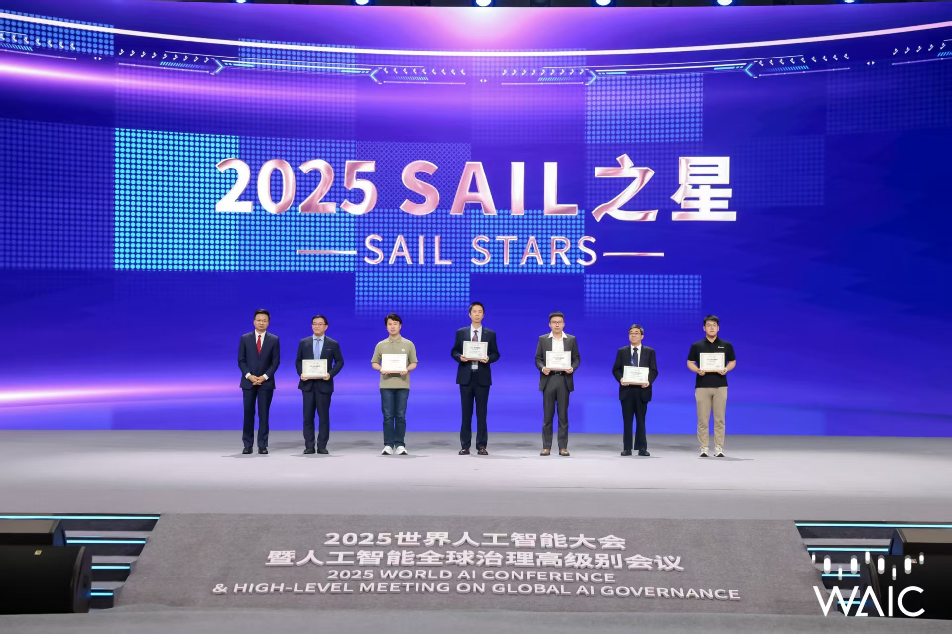 BB贝博艾弗森-海信音响如何用“1/3体积”实现声场突围？